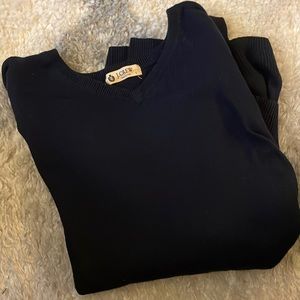 Men's J. Crew cotton/ cashmere blend V-Neck sweater, navy blue color, size L.